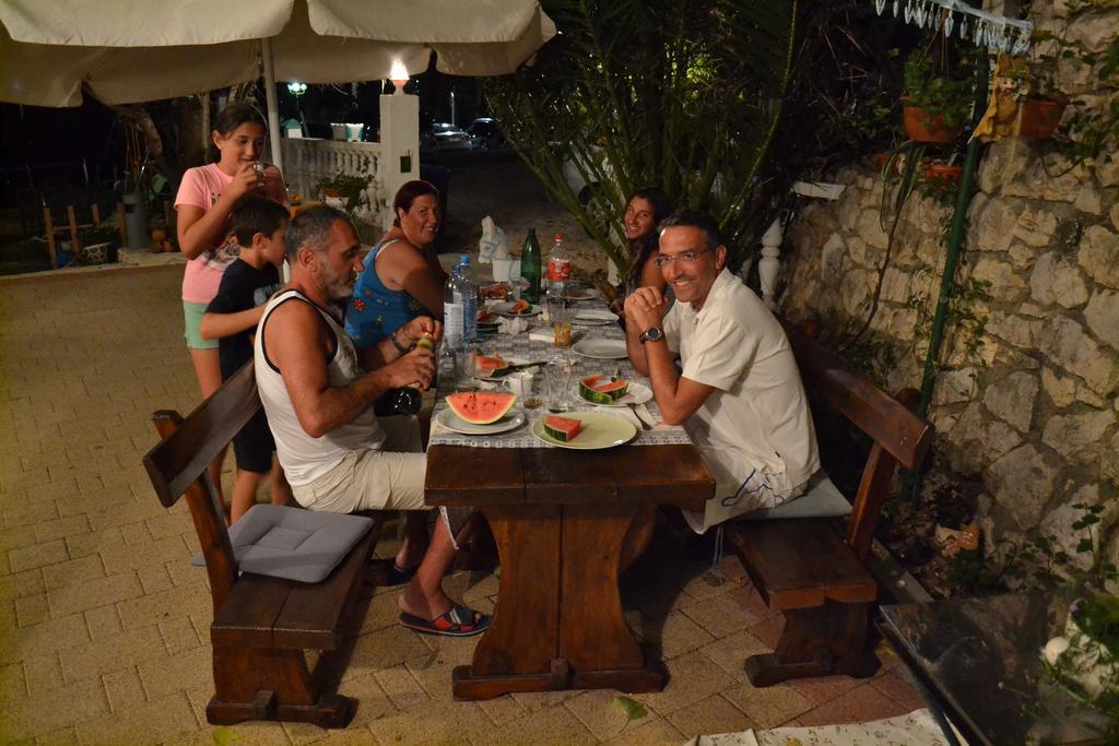 Apartmani Jenny I Tania Lopar Exterior foto